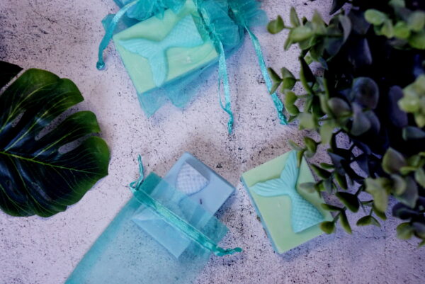 Meerjungfrauen Seife Mermaid Soap handgefertigt zu Die Toechter des Meeres der Mondlilien und Drachenfeuer Reihe